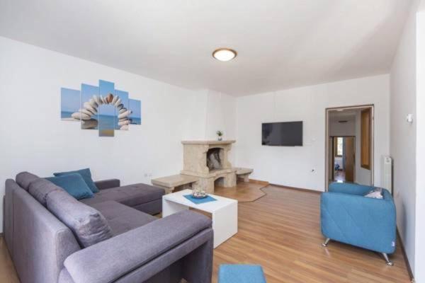 Apartments "Alen" Nedeščina エクステリア 写真