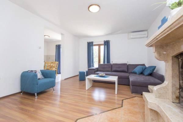 Apartments "Alen" Nedeščina エクステリア 写真