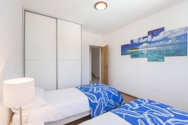 Apartments "Alen" Nedeščina エクステリア 写真
