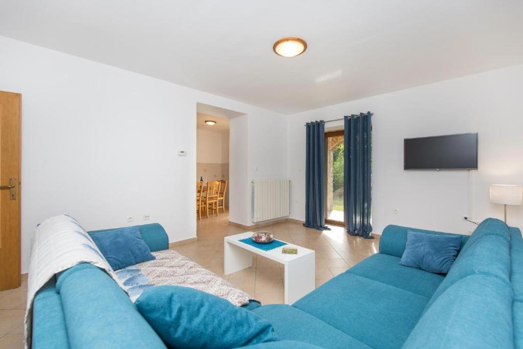 Apartments "Alen" Nedeščina エクステリア 写真