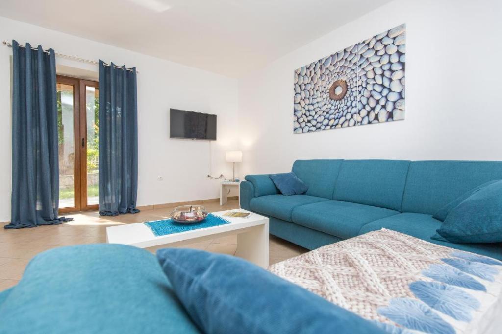 Apartments "Alen" Nedeščina エクステリア 写真