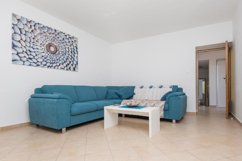 Apartments "Alen" Nedeščina エクステリア 写真