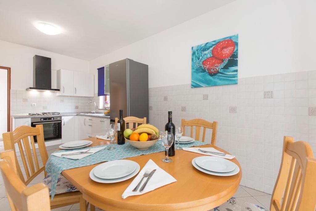 Apartments "Alen" Nedeščina エクステリア 写真