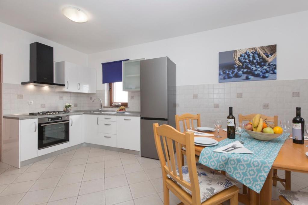 Apartments "Alen" Nedeščina エクステリア 写真