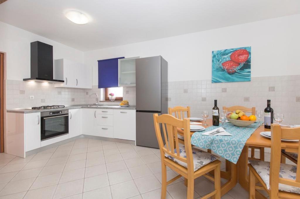 Apartments "Alen" Nedeščina エクステリア 写真