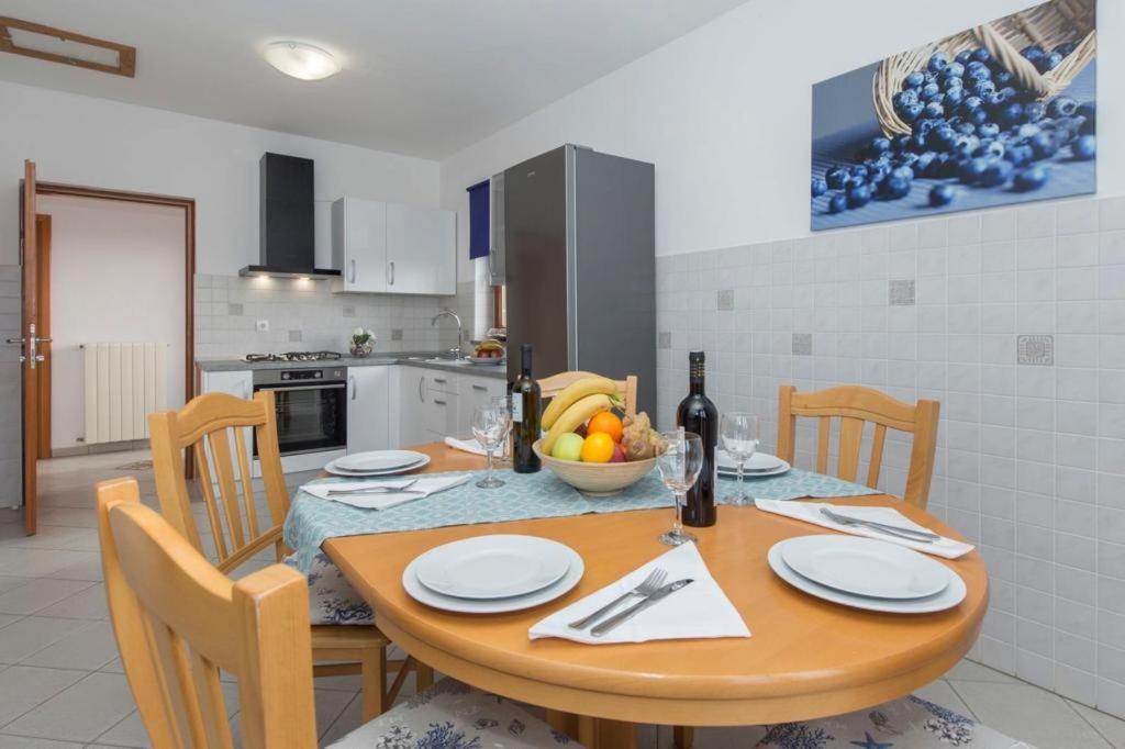 Apartments "Alen" Nedeščina エクステリア 写真