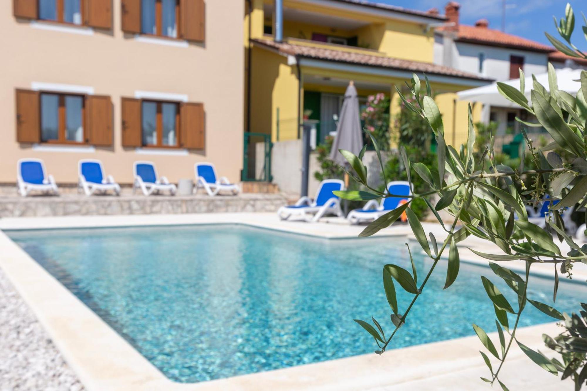 Apartments "Alen" Nedeščina エクステリア 写真